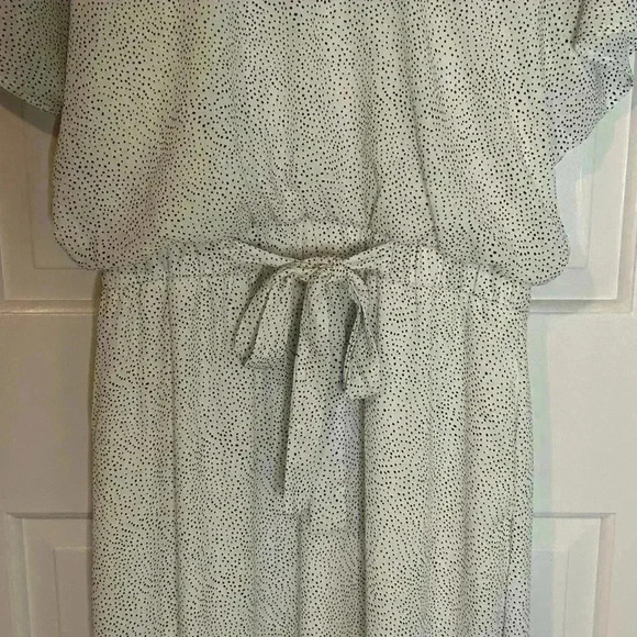 New with Tags Sienna Sky Flowy Dress - Size Large - Picture 5 of 6
